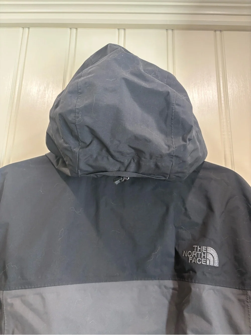 The North Face Men’s Two-Tone Black & Dark Gray Windbreaker